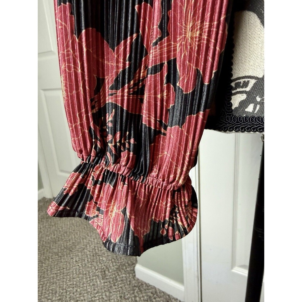 NEW Lush Black Red Floral Pleated Blouse Surplice Neck Ruffled Long Sleeve S - Picture 7 of 10